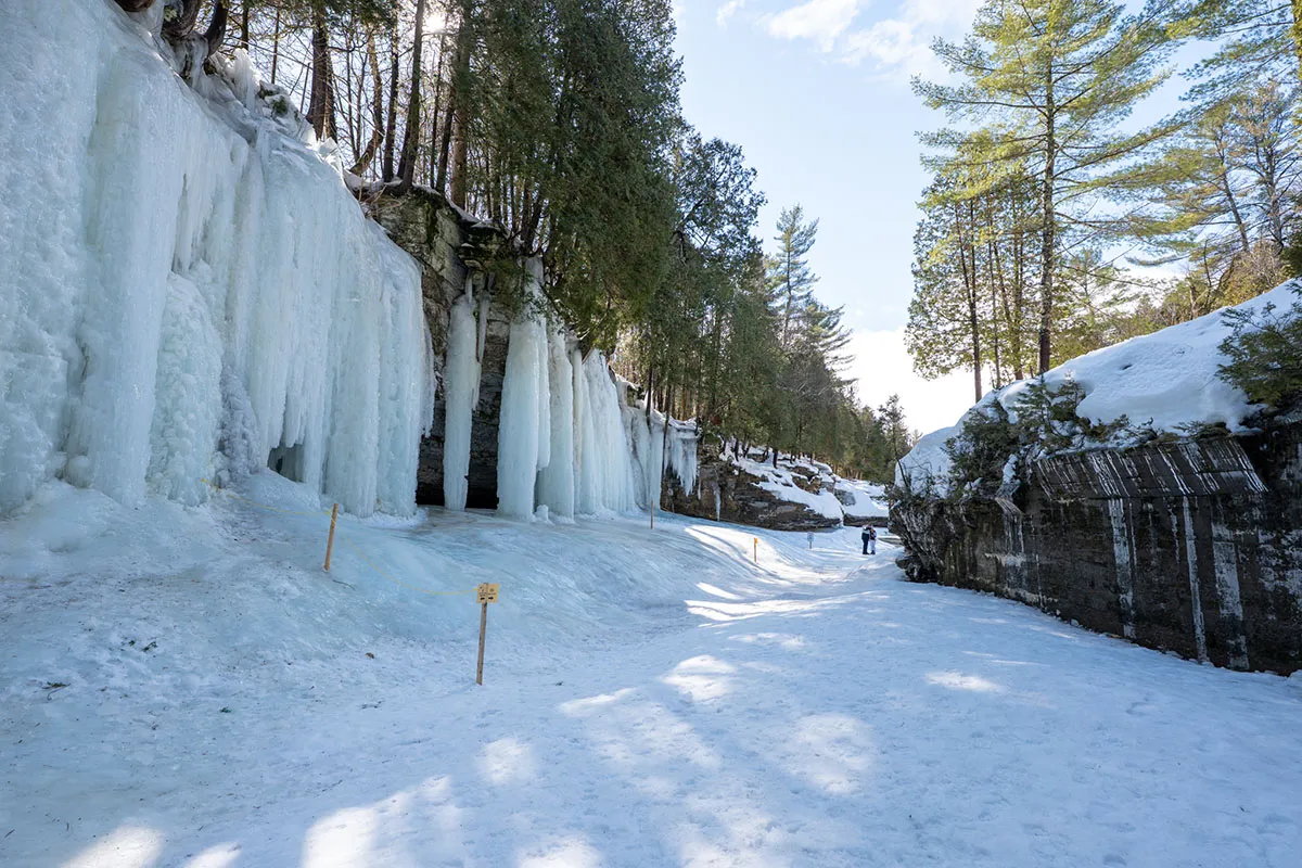 O Castelo da Elsa no Quebec? Conheça a Mur de Glace no Parc naturel régional de Portneuf 